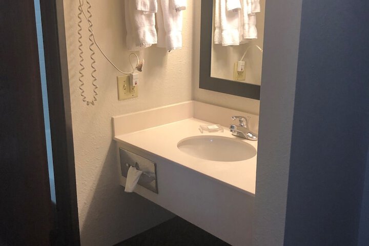 Room 26 of 40
