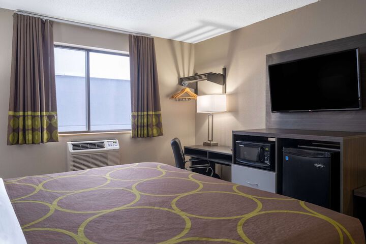 1 King Bed (6 of 20)