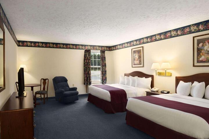 2 Queen Beds (5 of 7)