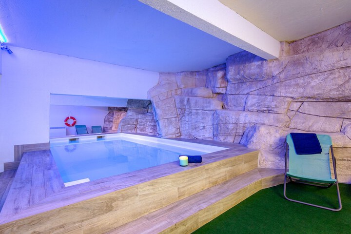 Pool 75 of 127