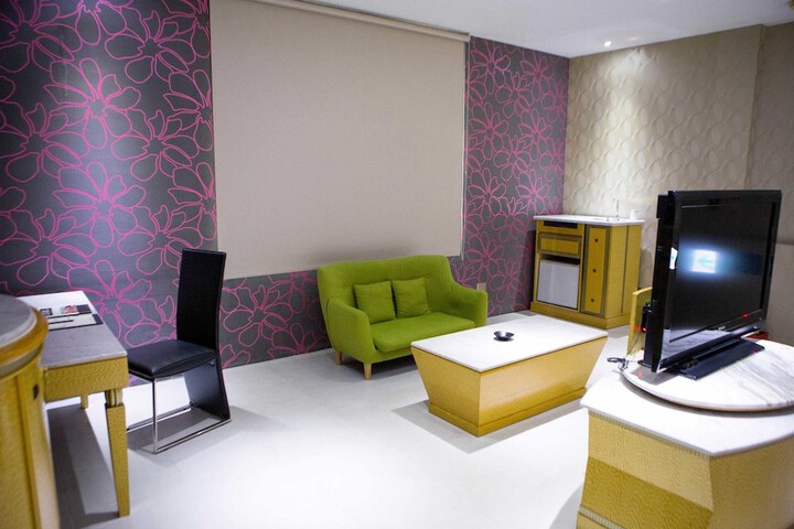Room 10 of 62