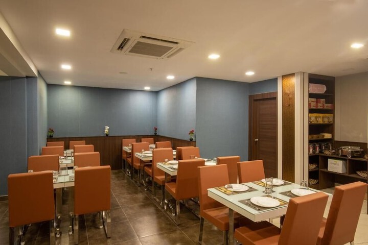 Dining 8 of 10