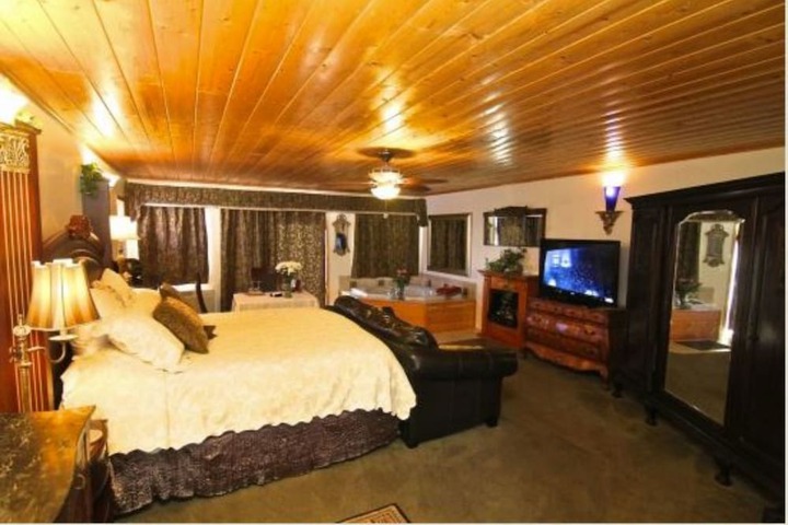Room 6 of 101