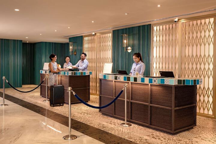 Check-in/check-out kiosk