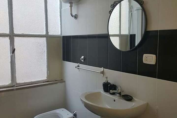 Room 5 of 17
