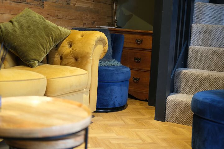 Lounge 62 of 67