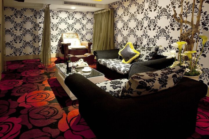 Room 14 of 30