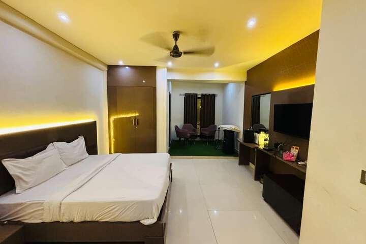 Room 8 of 15