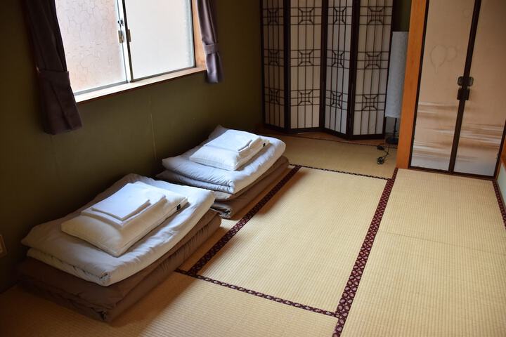 Room 16 of 34