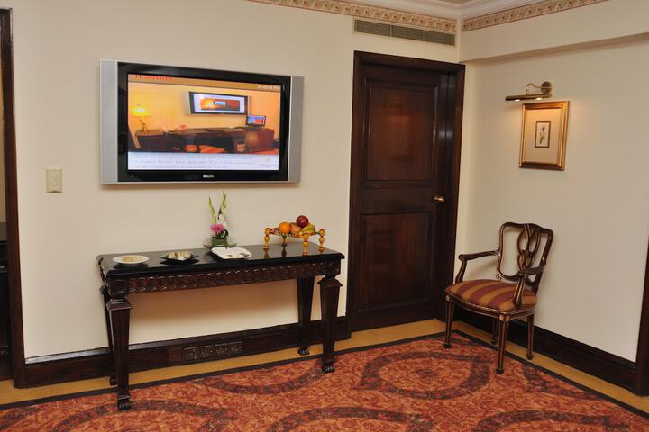 Room 37 of 80