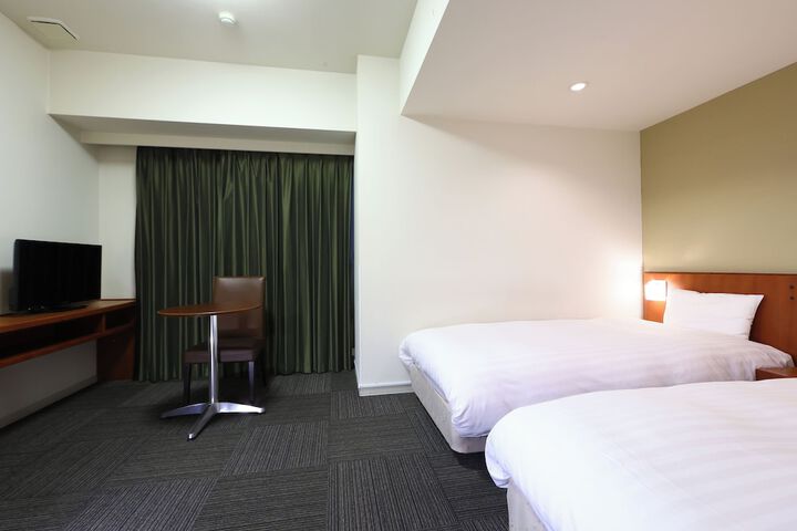 Room 10 of 65