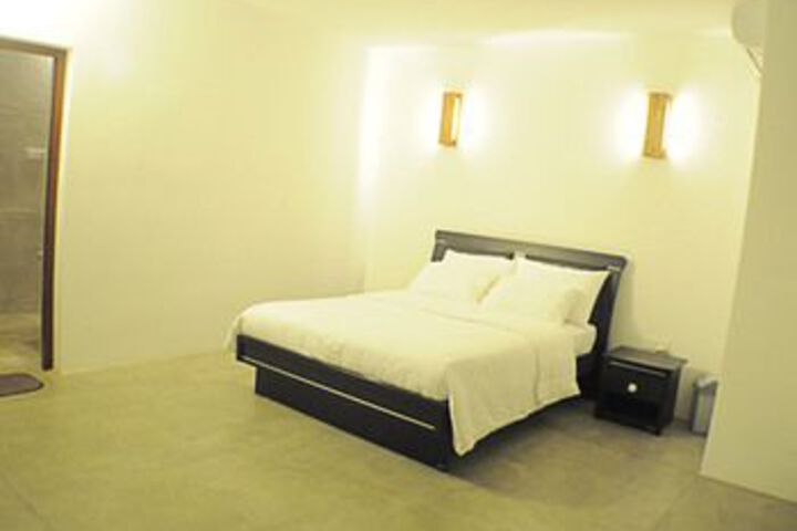 Room 9 of 22