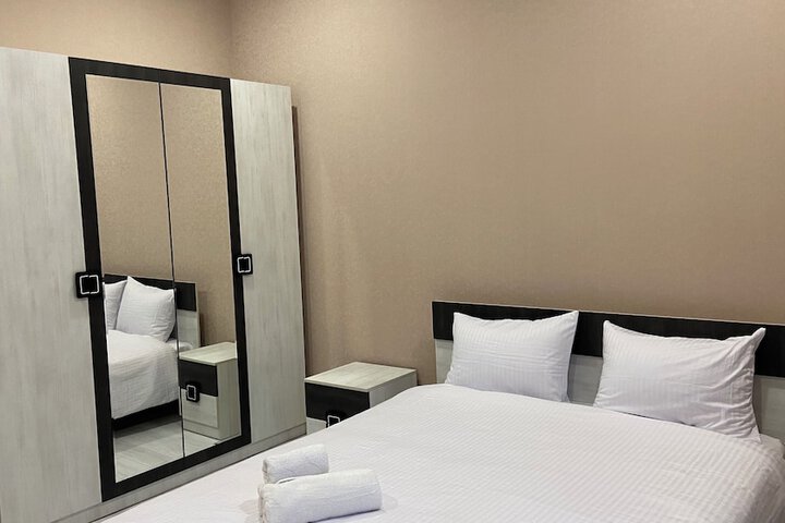 Room 4 of 11