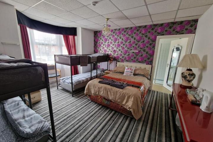 Room 9 of 35