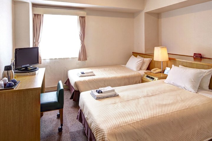 Room 8 of 48