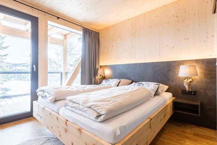 Room 2 of 37