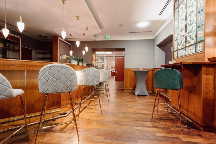 Entrance & Lobby