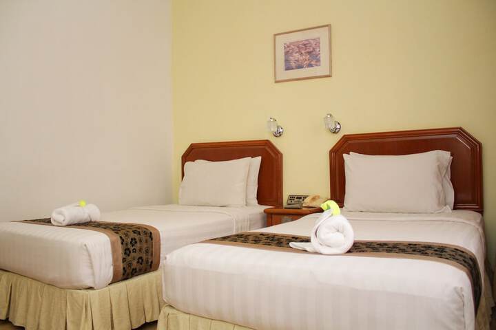 Room 5 of 94