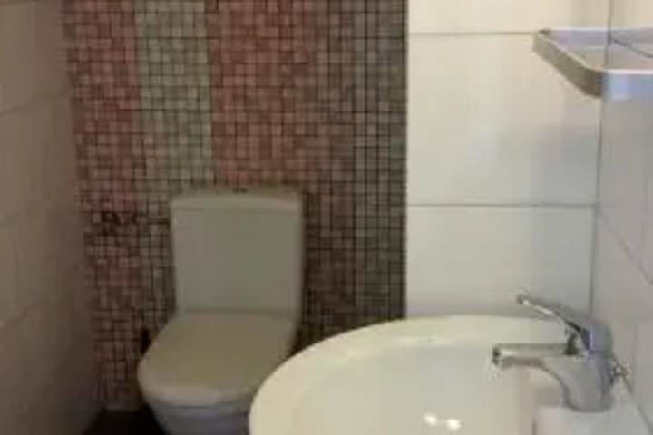 Room 9 of 11