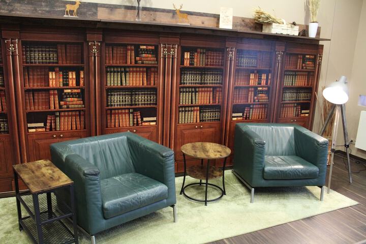 Lounge 67 of 79