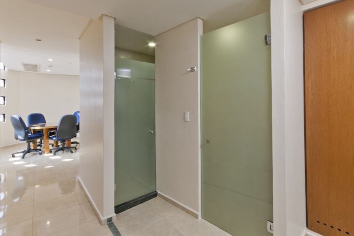 Room 4 of 81