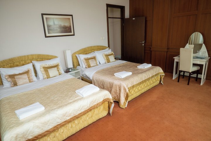 Room 14 of 93