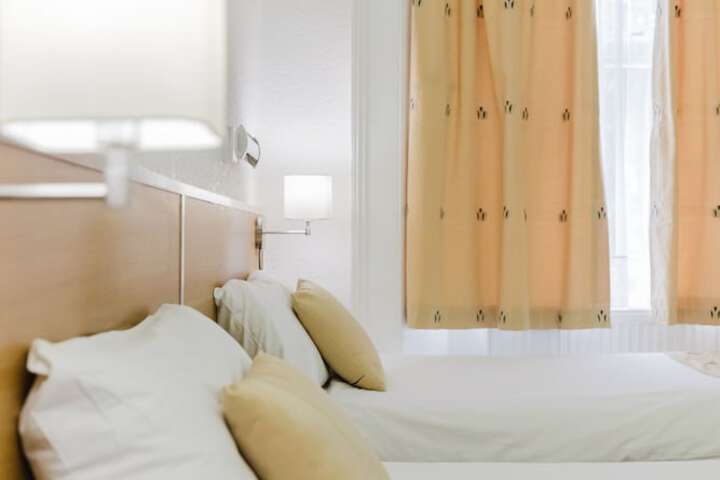 Room 44 of 107