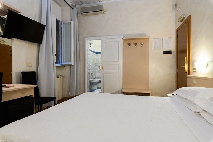 Room 52 of 127