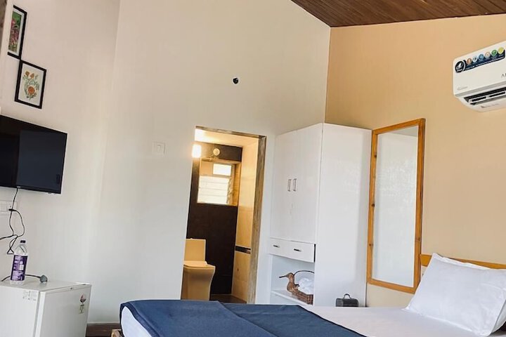 Room 4 of 7