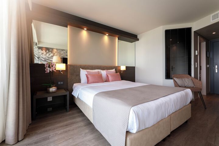 Room 16 of 32