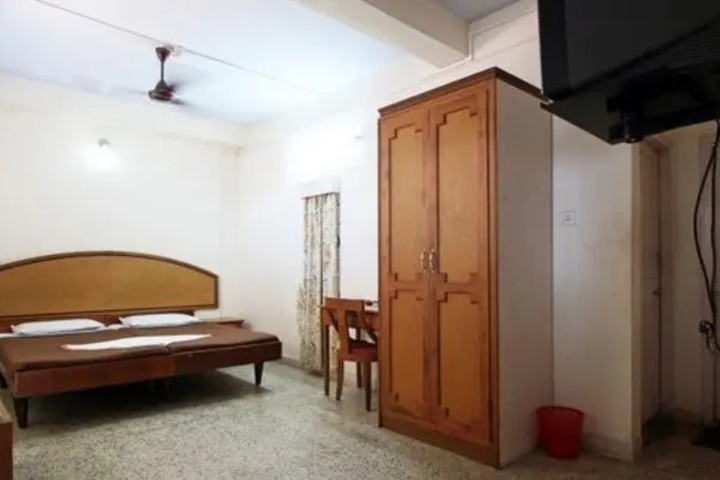 Room 2 of 10