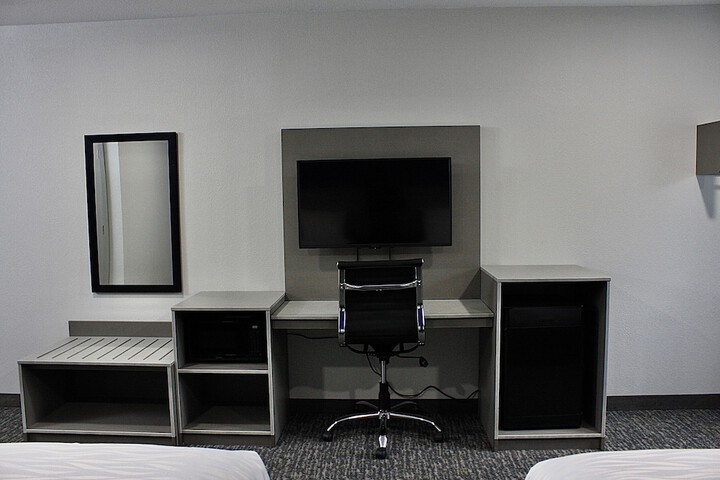 Room 4 of 11