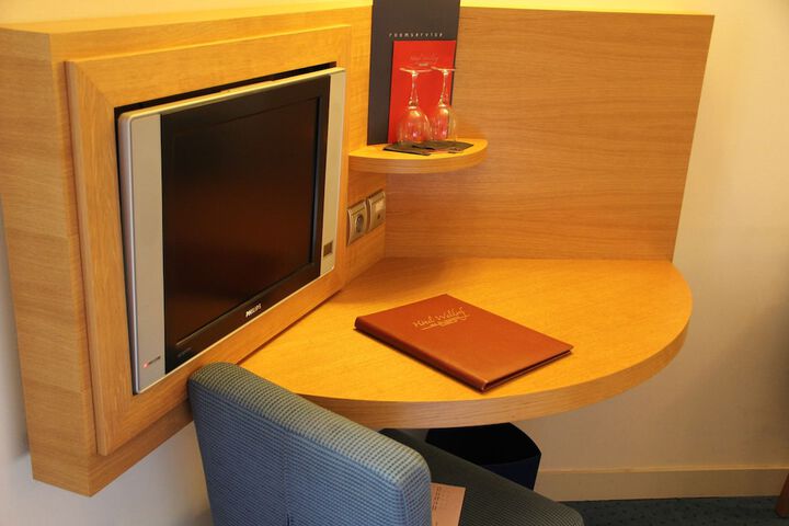 Room 7 of 33
