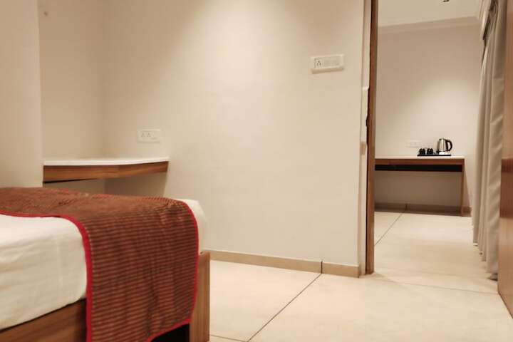 Room 15 of 34