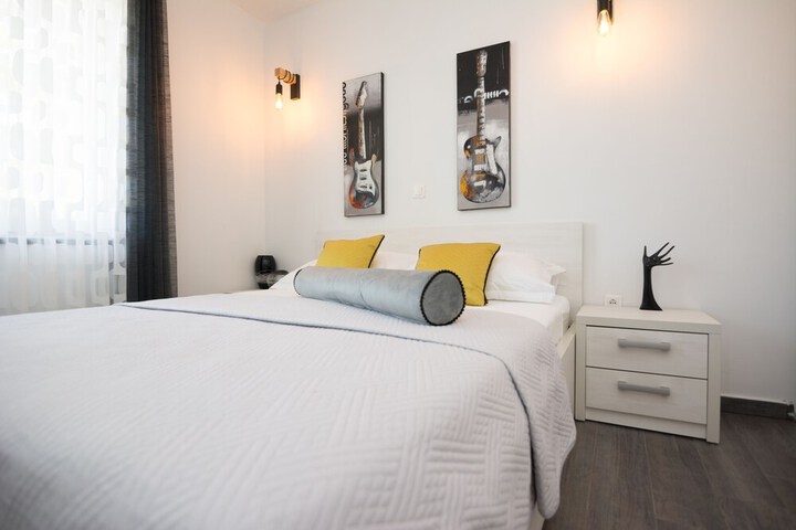 Room 4 of 61