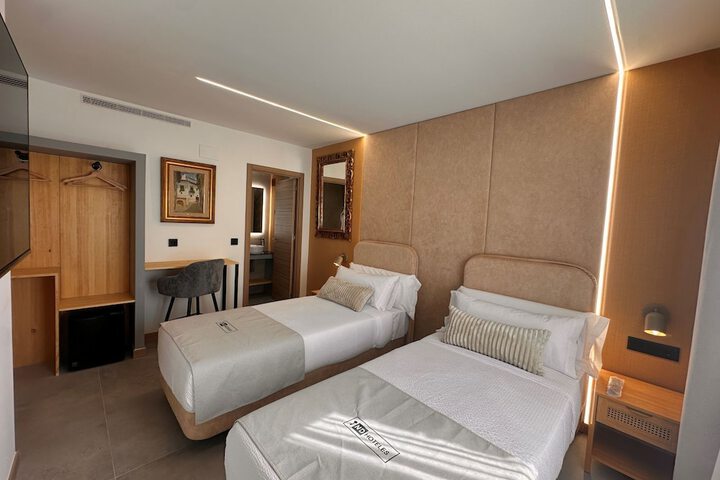 Room 6 of 30