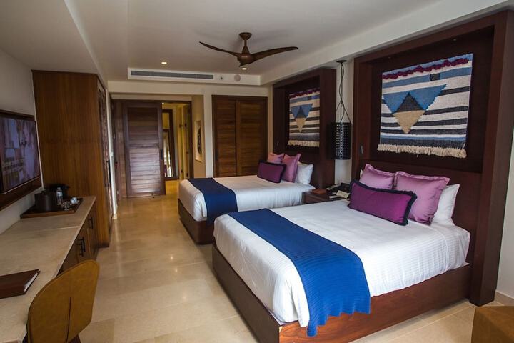 Room 14 of 93