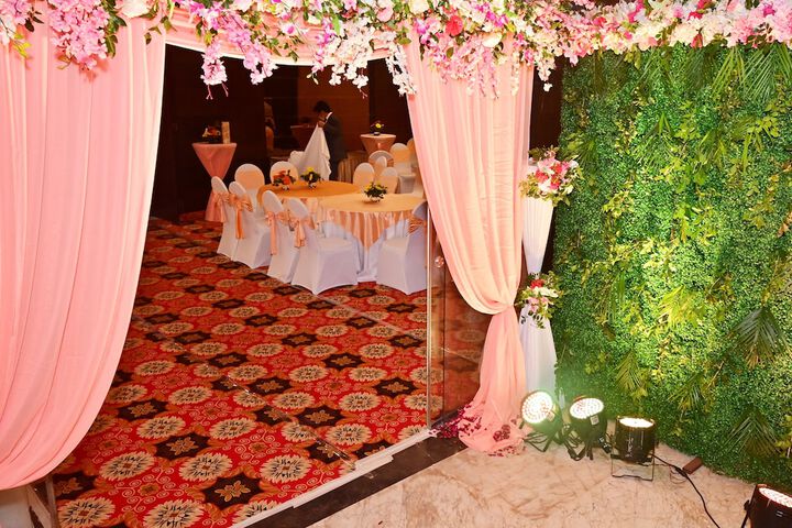 Ballroom/Hall 32 of 37
