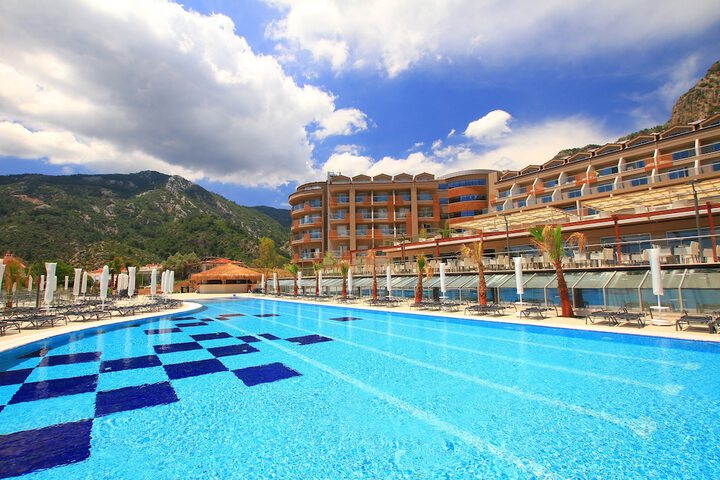 Hotel with Pool
