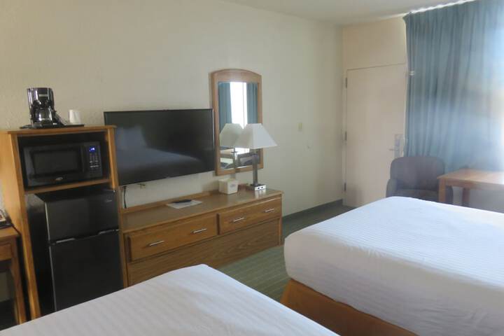 Pet Friendly 2 Queen Beds (7 of 14)
