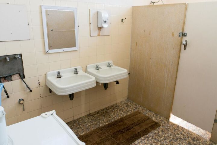 Room 7 of 18