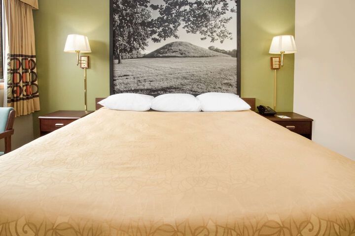 1 King Bed (3 of 11)
