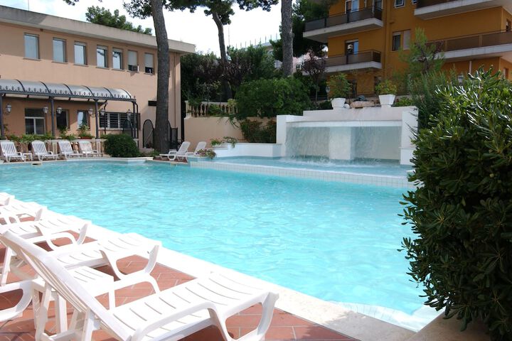 Pool Hotel