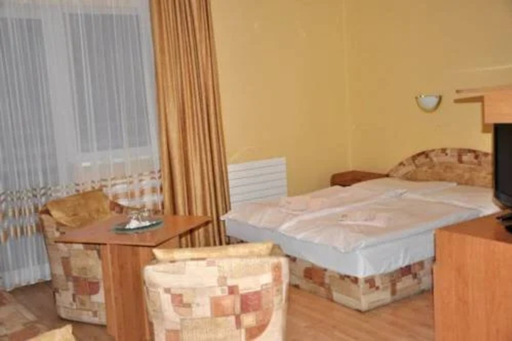 Room 5 of 18