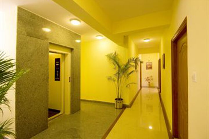 Ballroom/Hall 17 of 21