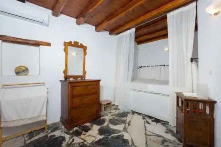 Room 8 of 11