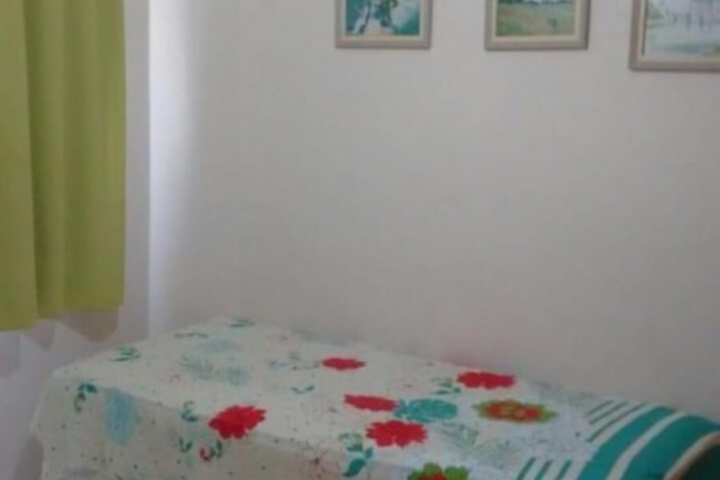 Room 2 of 10