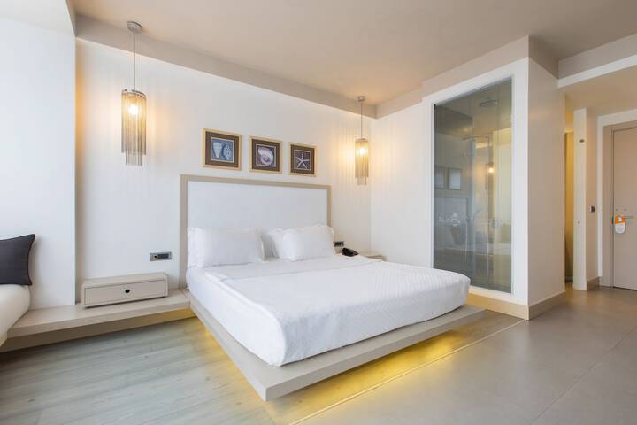 Room 3 of 92
