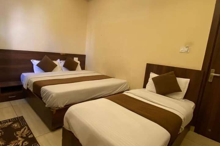 Room 4 of 9