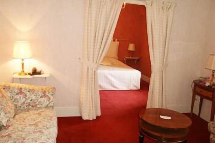 Room 26 of 92